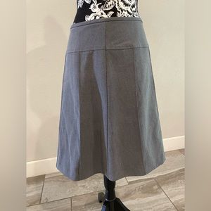 Women gray skirt in great condition